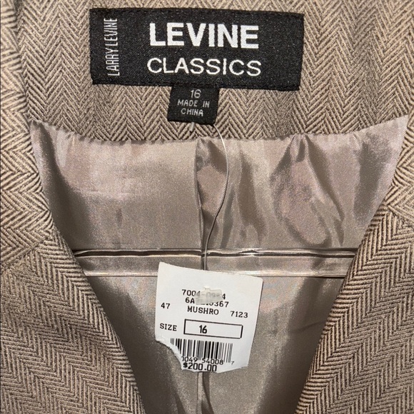 Larry Levine NWT size 16 women’s size large two piece suits and sepeperates - Picture 4 of 11